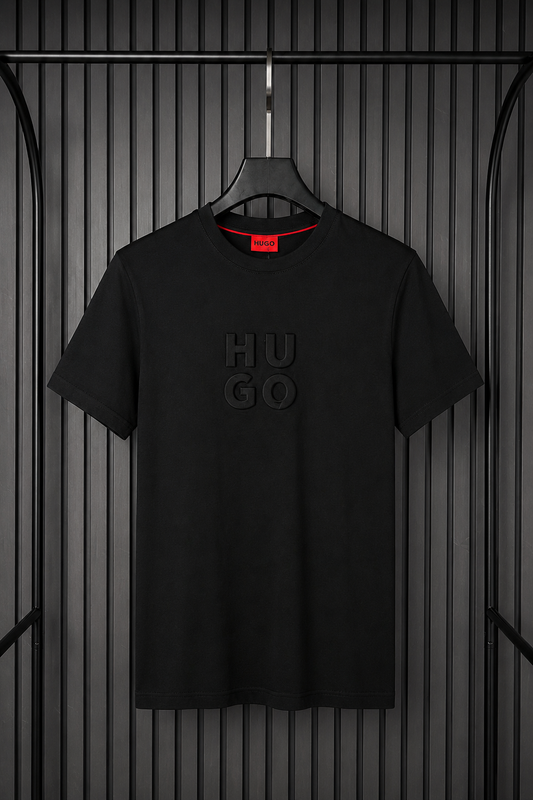HUGO Embossed Logo Tee – All Black Edition (Nuevo)