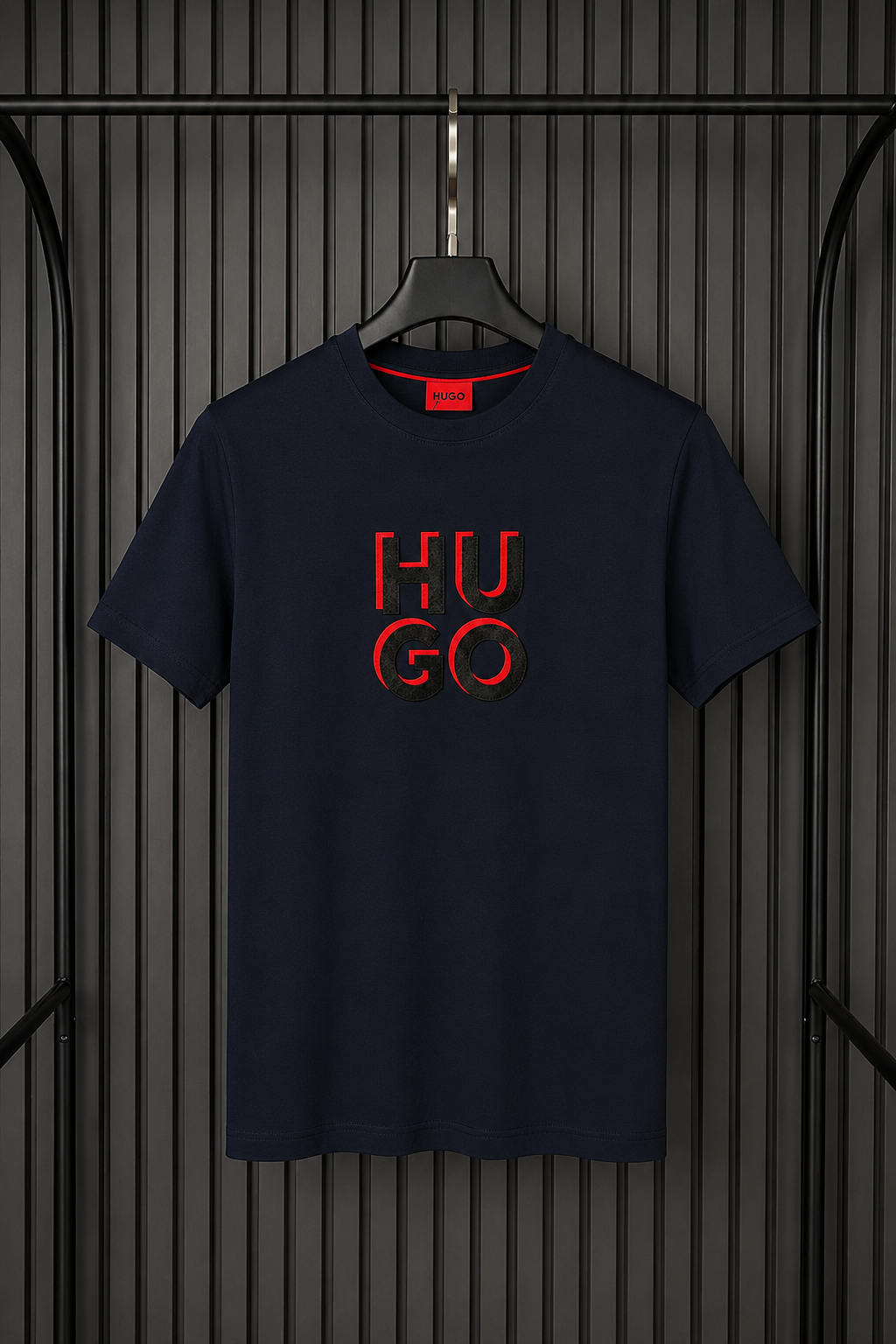 HUGO Bold Shadow Logo Tee – Navy Red Edition (Nuevo)
