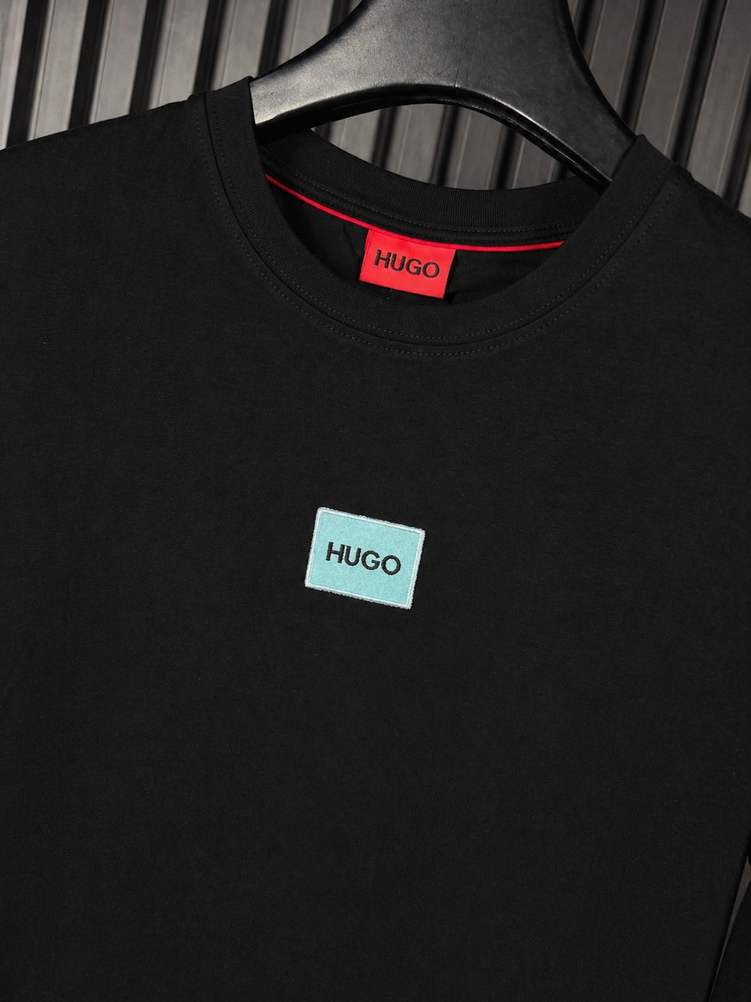HUGO Mini Box Logo Tee – Black Mint Edition (Nuevo)