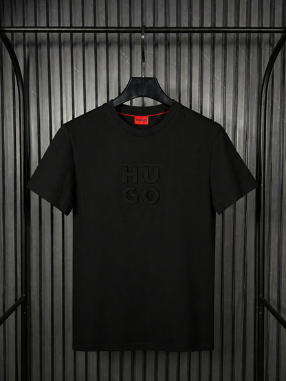 HUGO Embossed Logo Tee – All Black Edition (Nuevo)