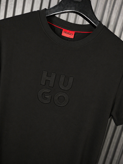 HUGO Embossed Logo Tee – All Black Edition (Nuevo)