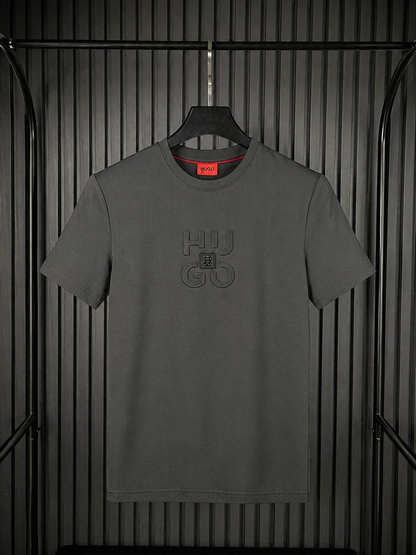 HUGO Tonal Grid Logo Tee – Dark Grey Edition (Nuevo)