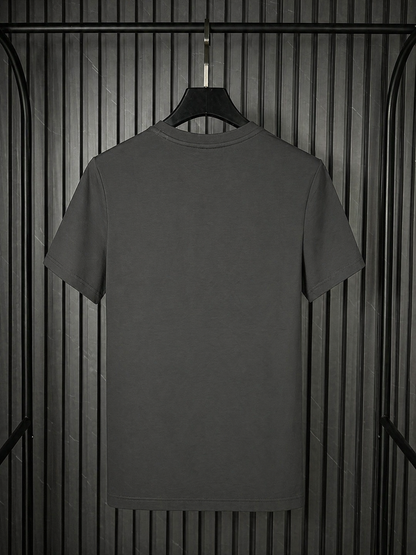 HUGO Tonal Grid Logo Tee – Dark Grey Edition (Nuevo)