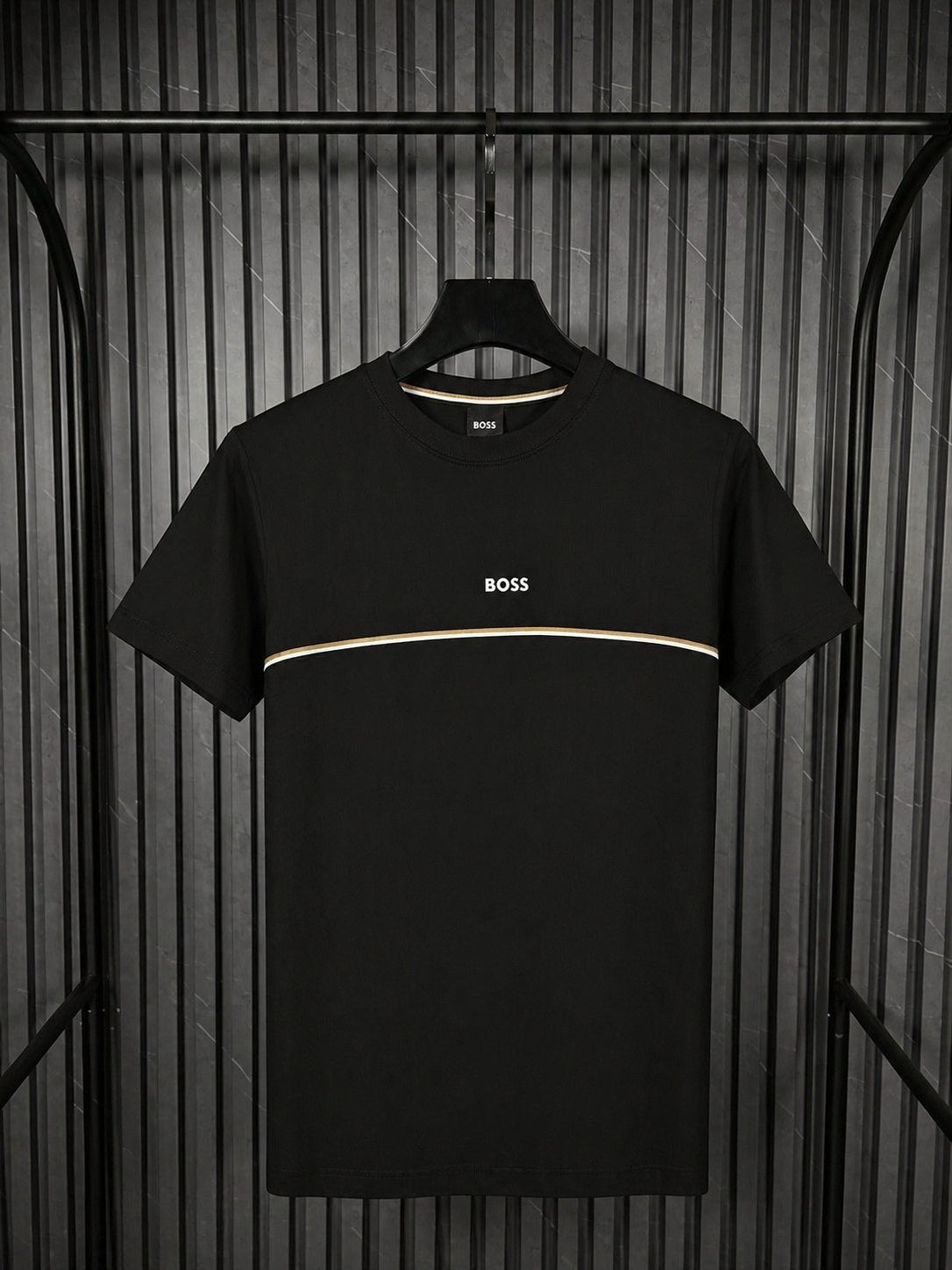 BOSS Wave Stripe T-Shirt Black – Playera Minimalista con Línea (Nuevo)