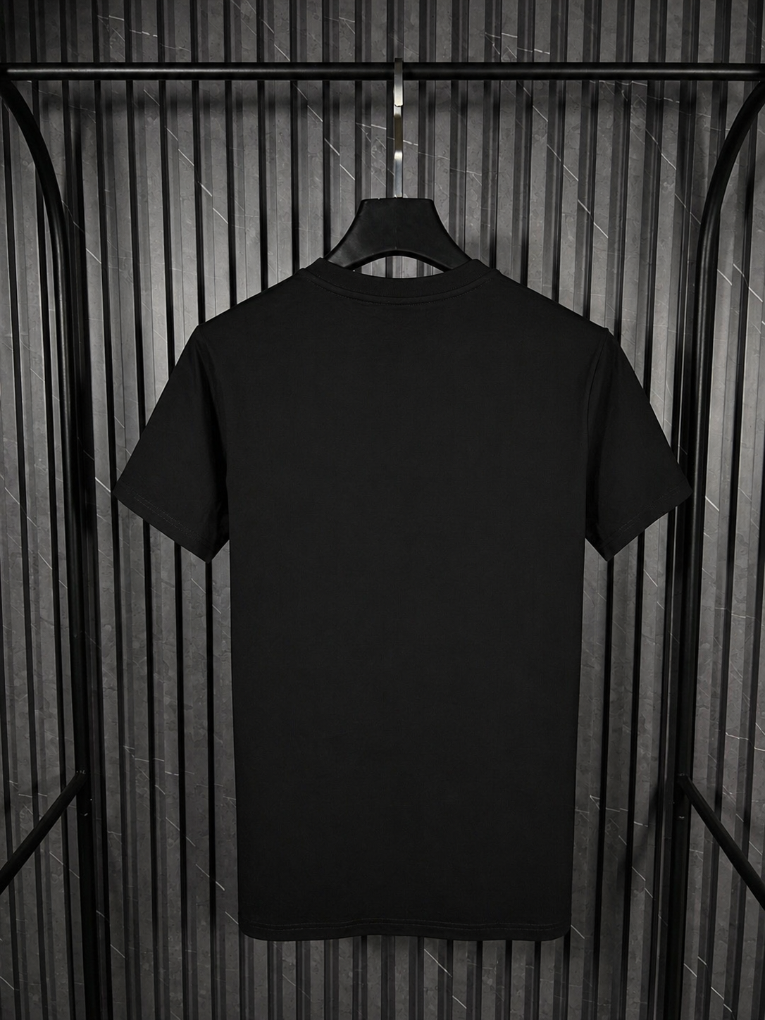 BOSS Wave Stripe T-Shirt Black – Playera Minimalista con Línea (Nuevo)