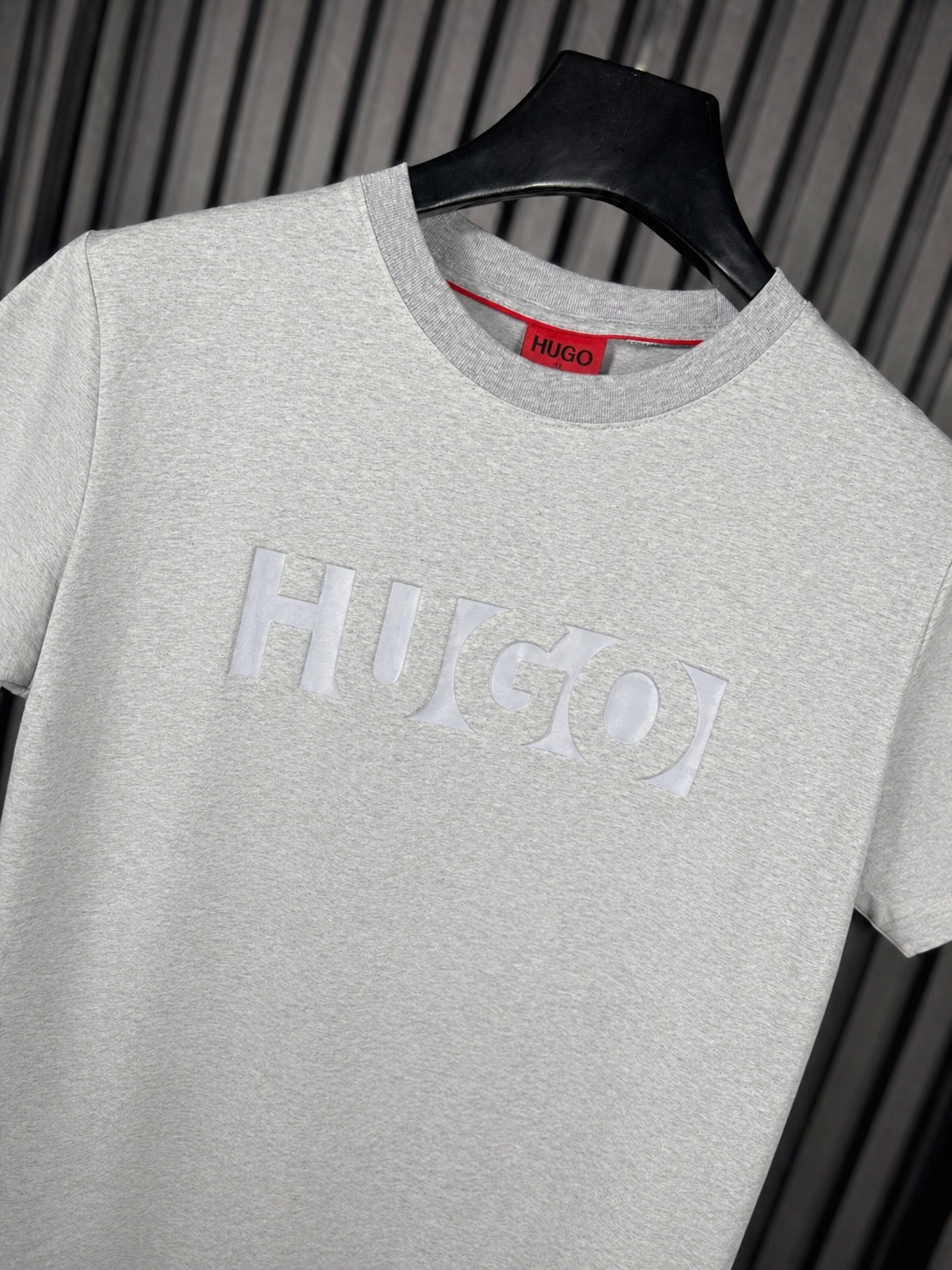 HUGO Tonal Logo T-Shirt Grey – Playera Minimalista en Gris Jaspeado (Nuevo)