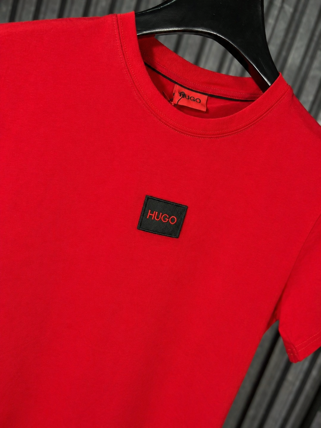 HUGO Red Box Patch T-Shirt Red – Playera Minimalista en Rojo (Nuevo)