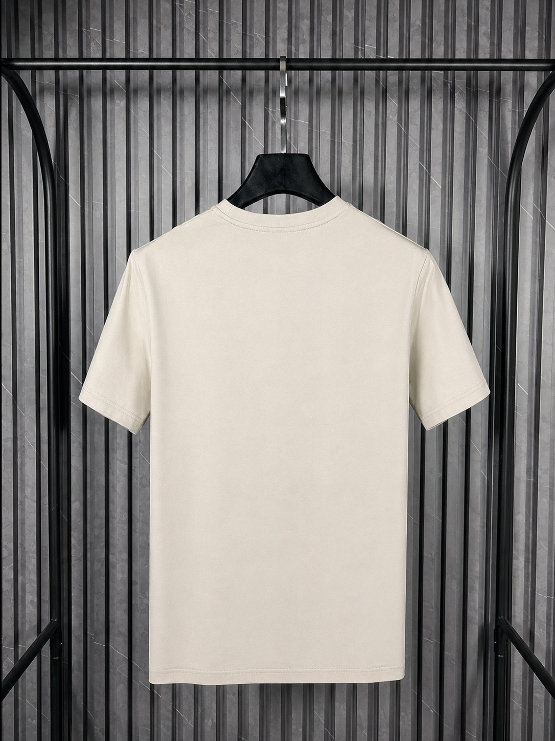 BOSS Minimal Badge Tee – Sand Edition (Nuevo)