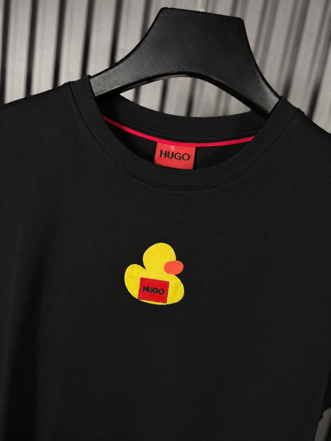 HUGO Bubble Graphic Tee – Black Neon Edition (Nuevo)