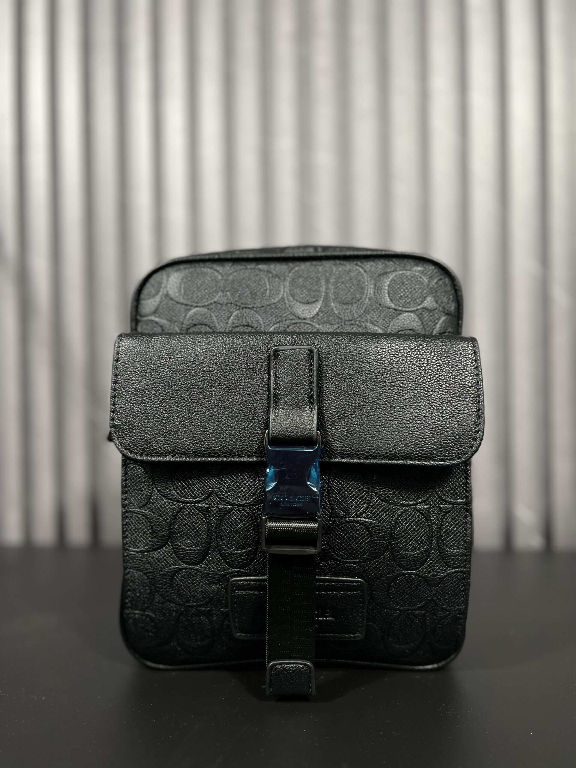 Coach Gotham Pack Sling Pack /Negro