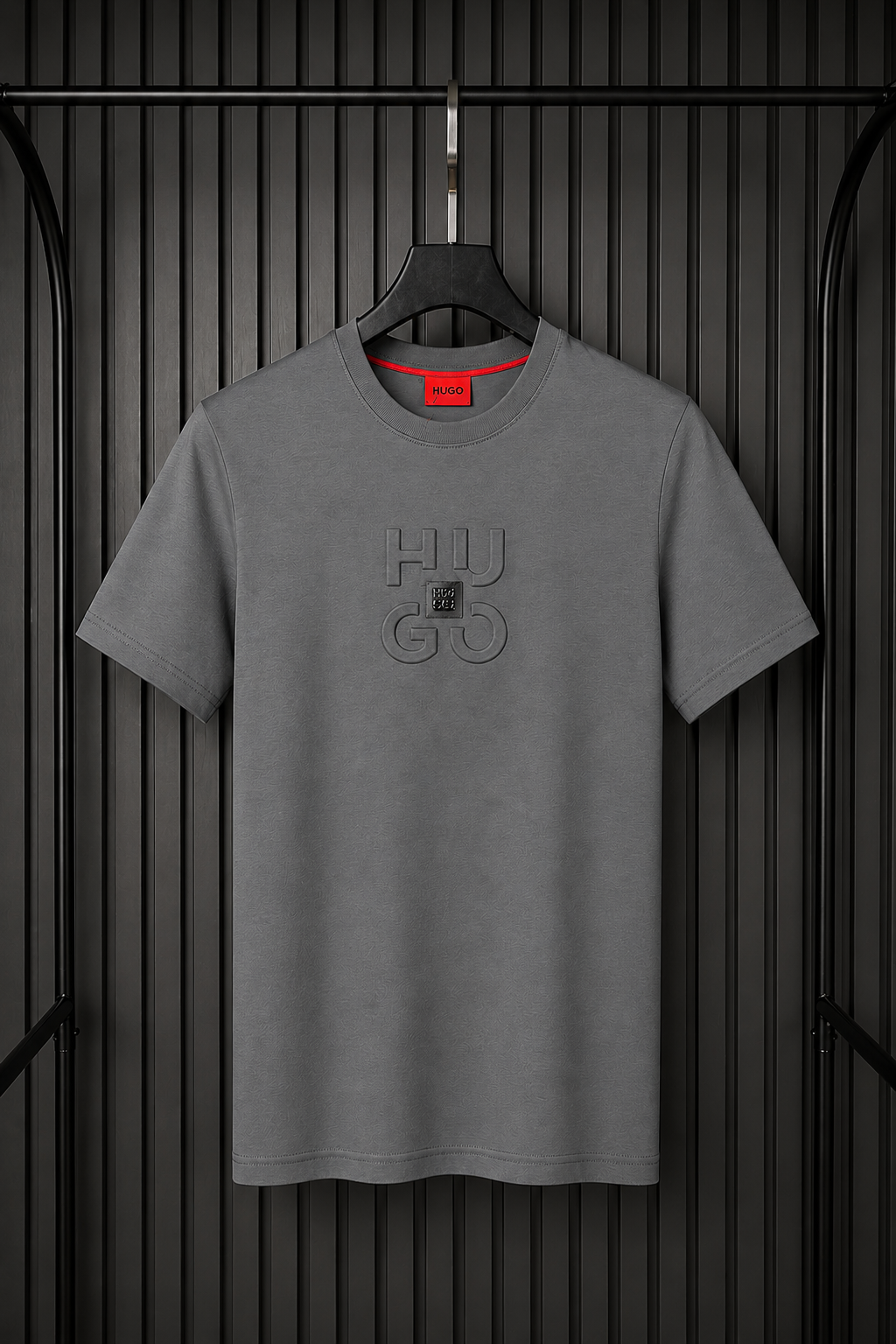 HUGO Tonal Grid Logo Tee – Dark Grey Edition (Nuevo)