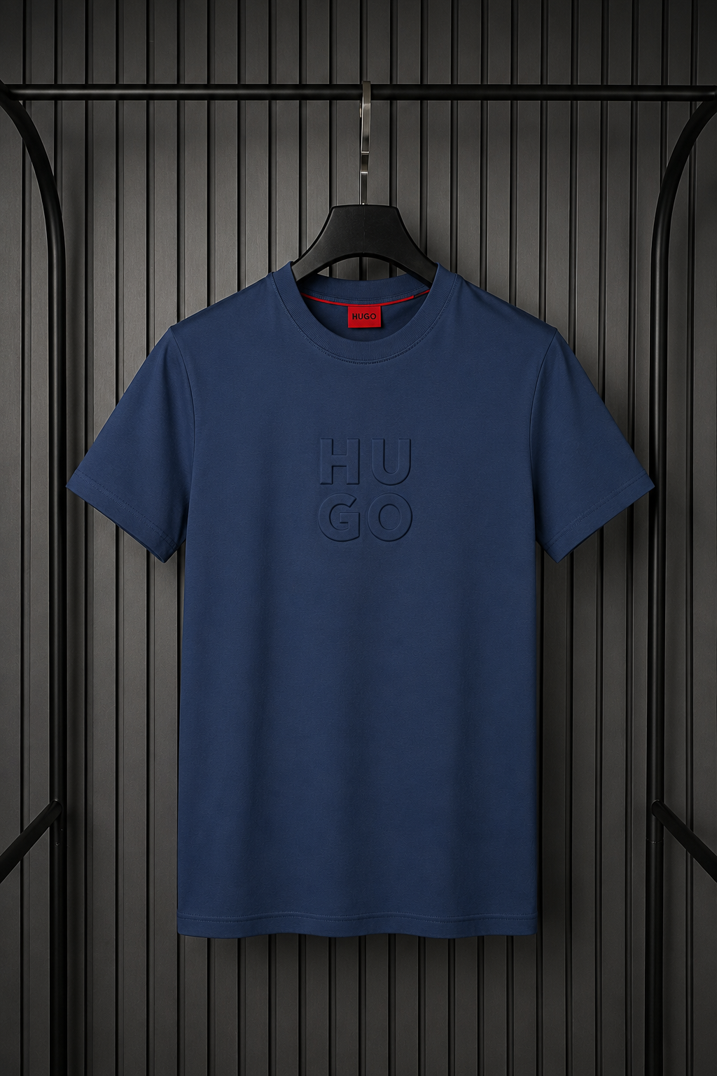 HUGO Embossed Logo Tee – Navy Edition (Nuevo)