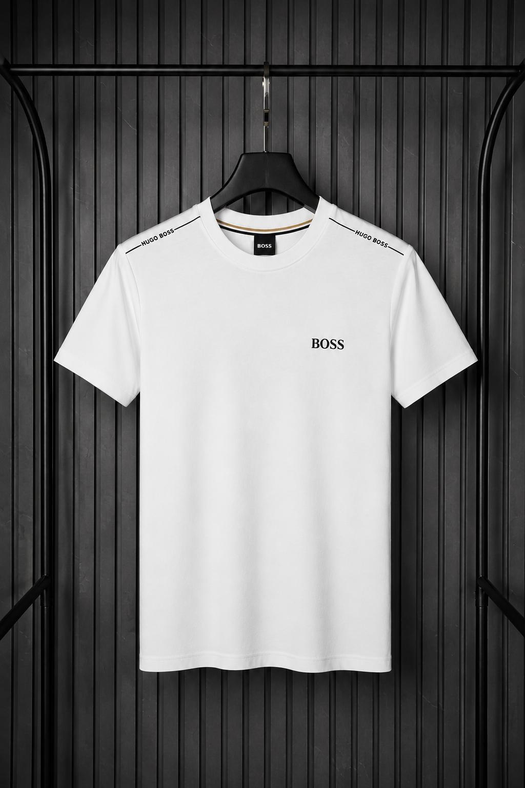 BOSS Shoulder Script Tee – White Black Edition (Nuevo)