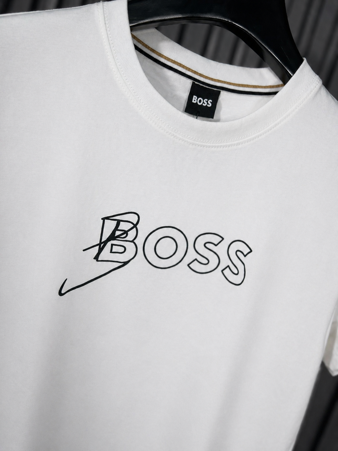 BOSS Signature Outline Tee – White (Nuevo) - Image 2